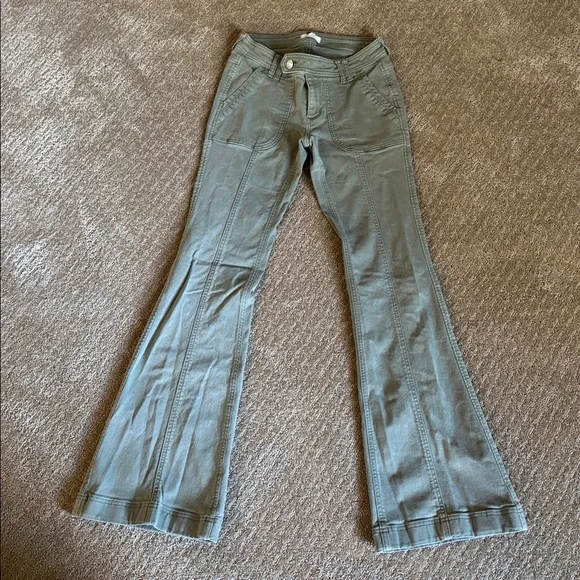 flared jeans - Picture 2 of 6